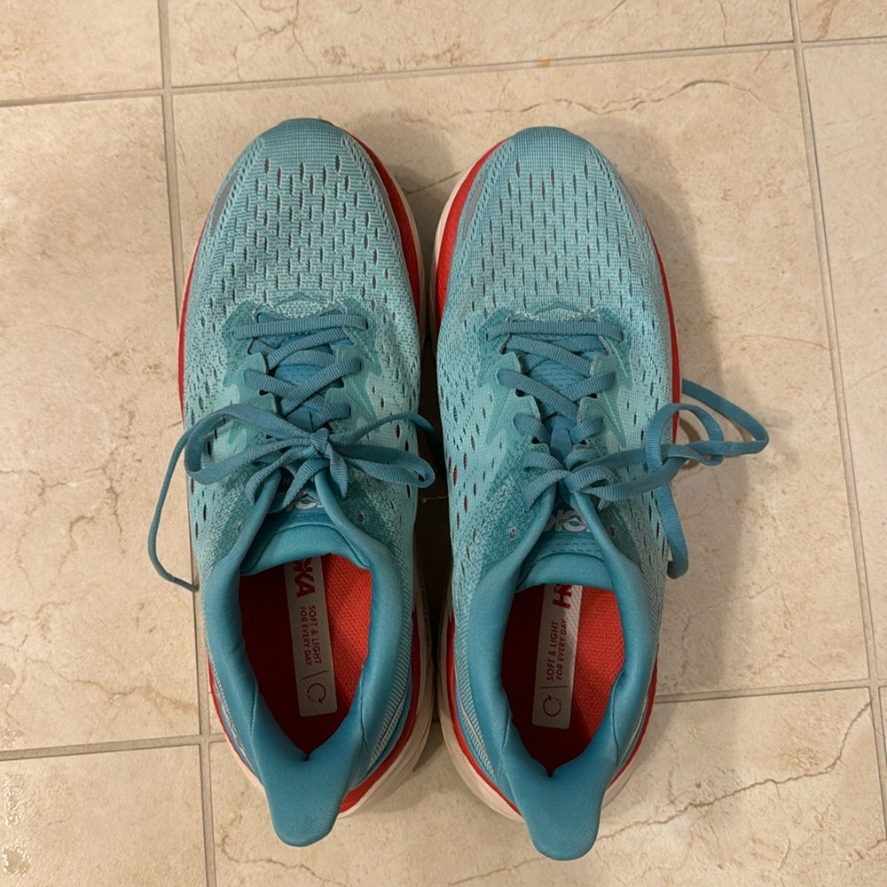 Only worn twice women’s hoka Clifton 8 shoes